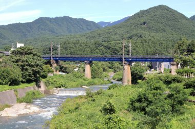 Tachiya nehir ve Demiryolu Köprüsü'Yamadera, Yamagata, Japonya