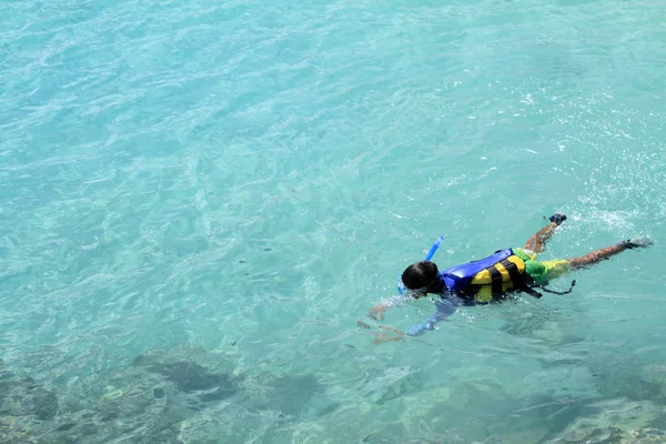 Japanese boy swimming with snorkel (second grade at elementary school) — Stock Photo, Image