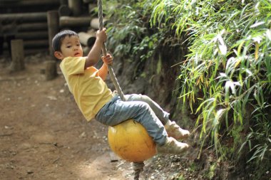 Japon çocuk uçan tilki (3 yaşında ile oynamak)