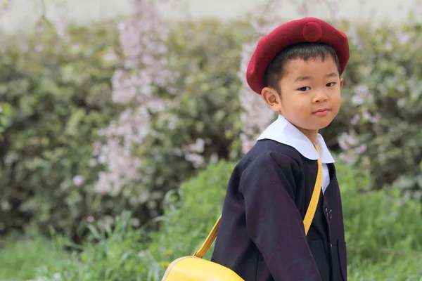Japon çocuk (3 yaşında anaokuluna üniforma) — Stok fotoğraf
