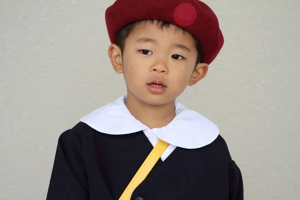 Giapponese ragazzo nella scuola materna uniforme (3 anni ) — Foto Stock