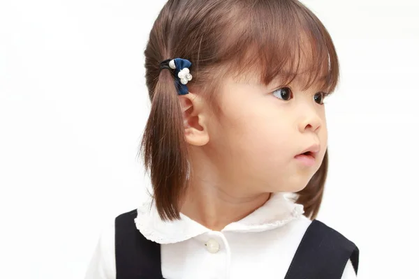 Японська дівчина в офіційну одяг (2 роки старі) (профіль) — стокове фото