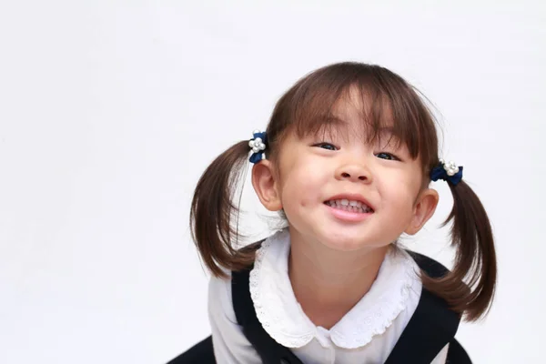 Japanisches Mädchen in formeller Kleidung (2 Jahre alt)) — Stockfoto