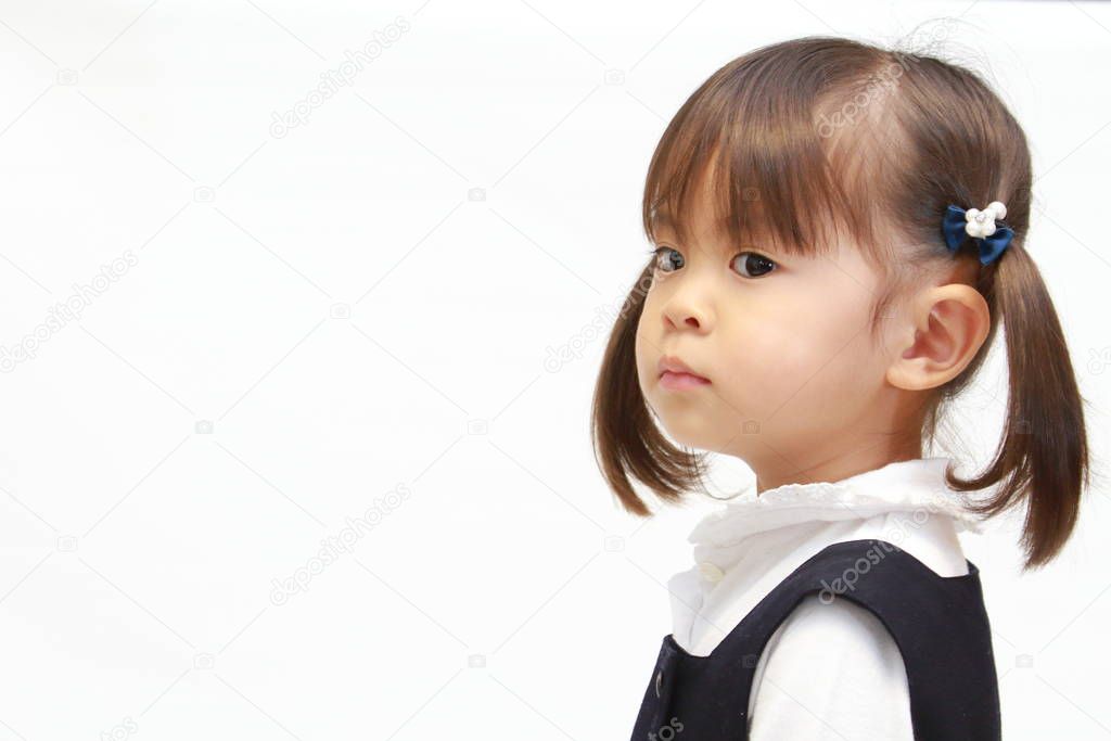 Japanese girl in formal wear (2 years old) (profile)