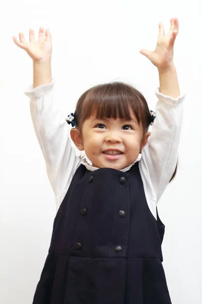 Japonesa chica levantando la mano en formal desgaste (2 años de edad ) — Foto de Stock