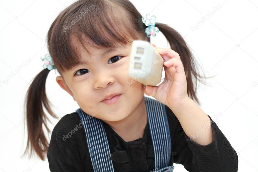 Japanese girl talking on the phone (3 years old)
