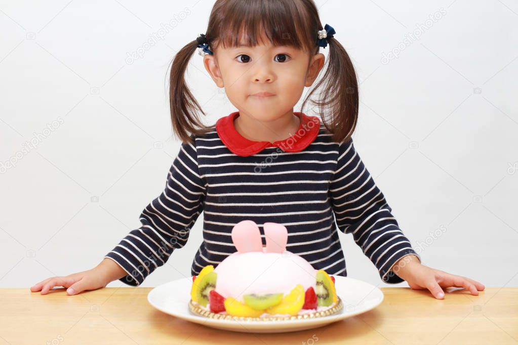 Japanese girl and a birthday cake (3 years old)