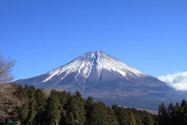 Mt. Fuji, вид з Асагірі довезе вас нагір'я, Сідзуока, Японія (взимку) — стокове фото
