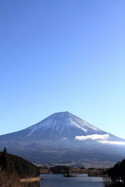 Гора. Фудзи, вид с озера Тануки, Сихока, Япония (зима) ) — стоковое фото