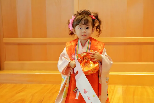 Yedi-beş-üç Festivali (3 yaşında Japon kız) — Stok fotoğraf