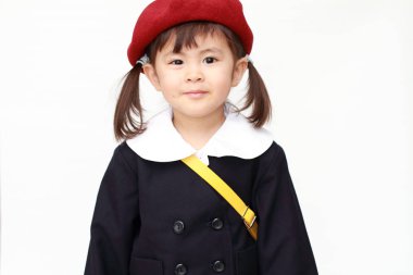 Japon kız (3 yaşında anaokuluna üniforma)