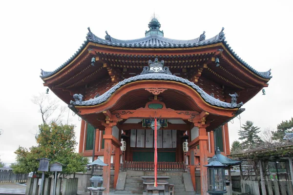 Южный круглый зал храма Кохфуку в Наре, Япония — стоковое фото