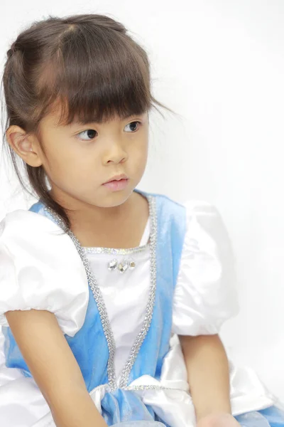 （4岁）穿着连衣裙的日本女孩) — 图库照片