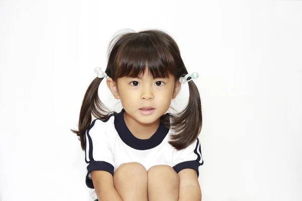 Sitting Japanese girl in sportswear (4 years old) (white back) — Stock Photo, Image