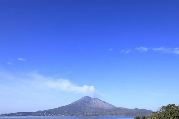 Sakurajima em Kagoshima, Japão, vista da península de Osumi — Fotografia de Stock