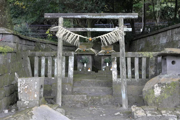 Deidad de la montaña y deidad del agua (santuario) en el jardín de Sengen, Kagoshima, Japón — Foto de Stock