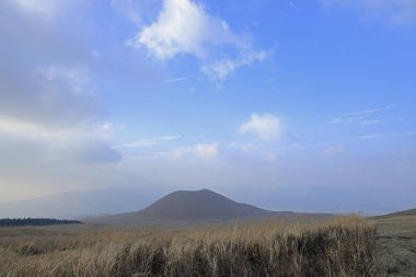 Aso 'daki Komezuka tepesi, Kumamoto, Japonya