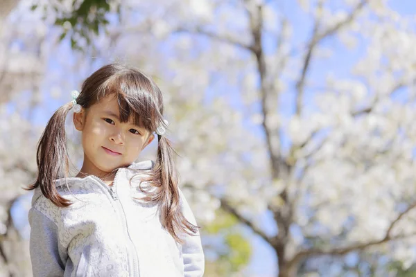 Menina Japonesa Flores Cereja Anos — Fotografia de Stock