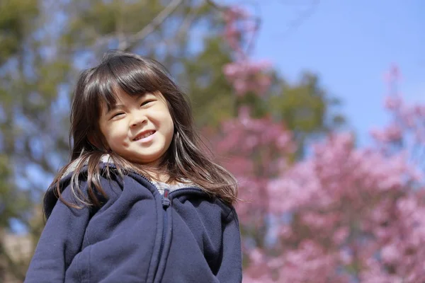 Menina Japonesa Flores Cereja Anos — Fotografia de Stock