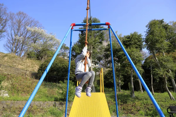 Niña Japonesa Años Jugando Con Zorro Volador — Foto de Stock