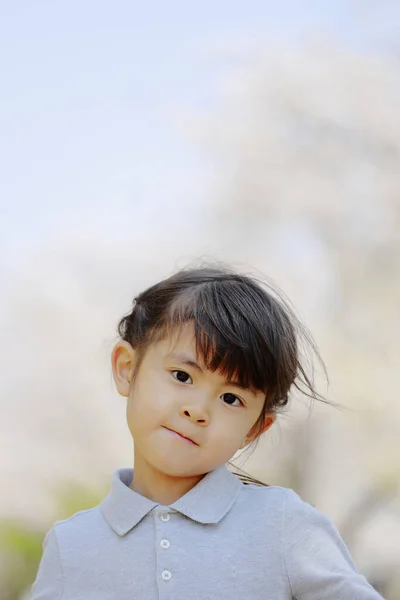 Menina Japonesa Flores Cereja Anos — Fotografia de Stock