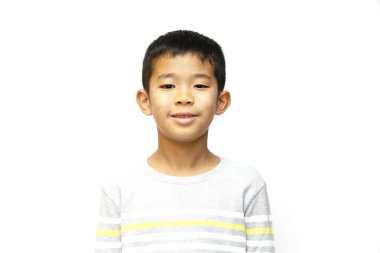 gülümseyen Japon çocuk (ilkokulda dördüncü sınıf)