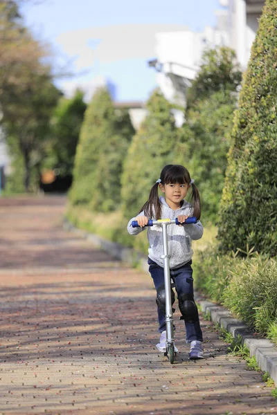 骑摩托车的日本女孩 — 图库照片
