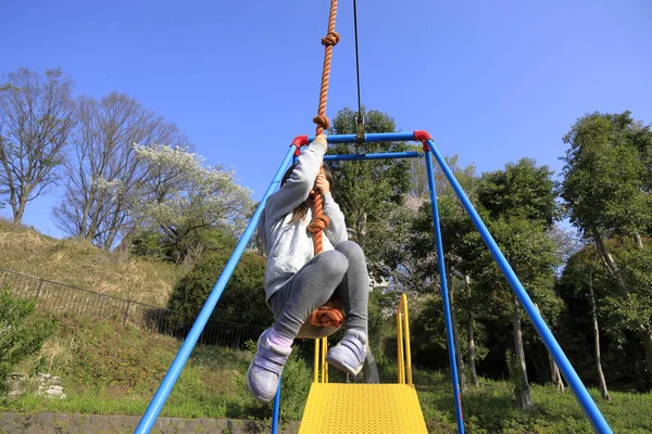 Menina Japonesa Anos Jogando Com Raposa Voadora — Fotografia de Stock