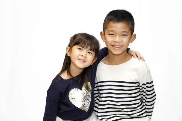 Японський Брат Сестра Обіймають Один Одного Шахтарів Річний Хлопчик Річна — стокове фото