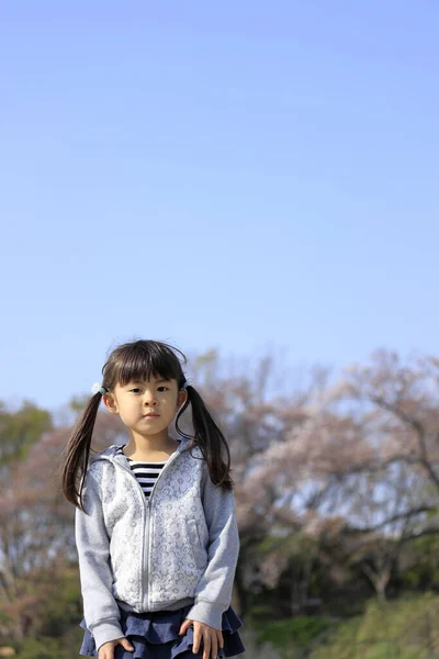 Menina Japonesa Flores Cereja Anos — Fotografia de Stock