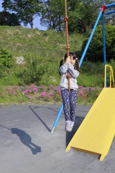 Japońska Dziewczyna Lat Gra Latającym Lisem — Zdjęcie stockowe