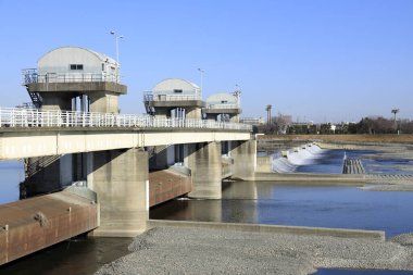 Kamigawara Weir, Tama Nehri, Kawasaki, Kanagawa, Japonya
