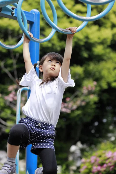 Japanska Flicka Leker Med Apa Barer Gammal — Stockfoto