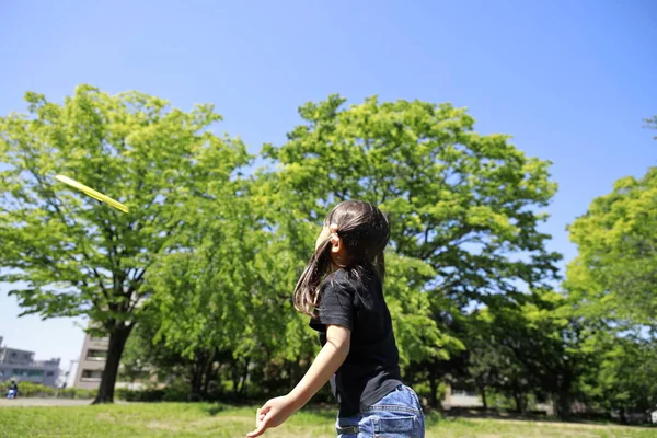 Japon Kız Uçan Disk Çalıyor Yaşında — Stok fotoğraf