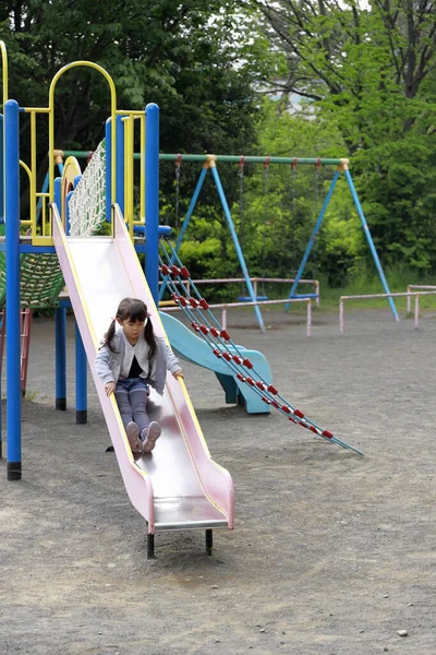 Japanisches Mädchen Auf Der Rutsche Jahre Alt — Stockfoto