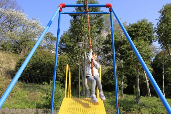 Japanisches Mädchen Jahre Spielt Mit Fliegendem Fuchs — Stockfoto