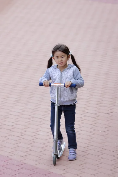 Japanisches Mädchen Auf Einem Roller Jahre Alt — Stockfoto