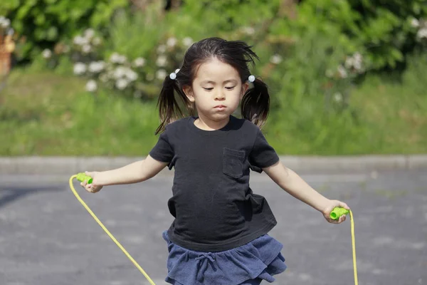 Menina Japonesa Anos Jogando Com Corda Salto — Fotografia de Stock