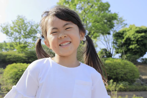 Улыбающаяся Японская Девочка Зеленом Лет — стоковое фото
