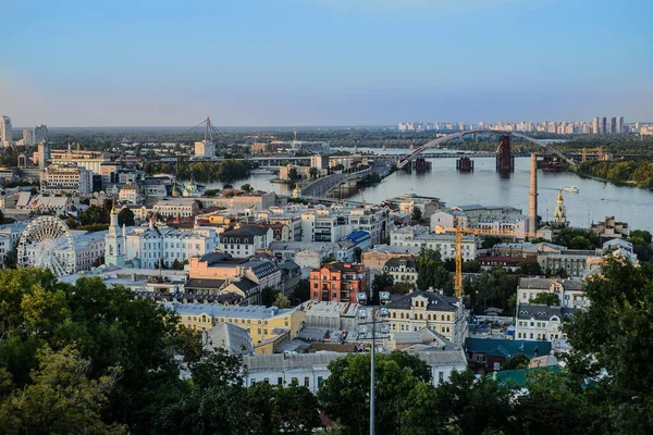 Kiev Şehrinin Manzarası Ukrayna Podil Bölgesi Gün Batımında Dinyeper Nehrinin — Stok fotoğraf