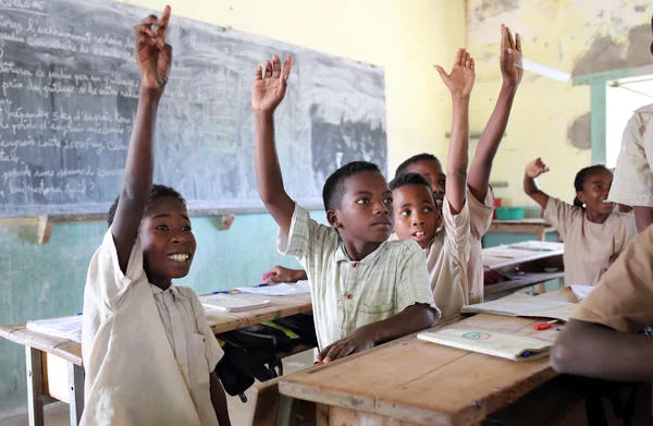 Uczniowie w szkole podstawowej, Madagaskar — Zdjęcie stockowe