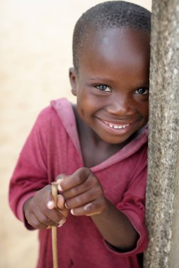 Bir gecekondu boy gülümseyerek