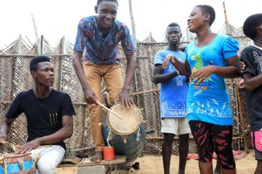 Accra, Gana genç dansçı
