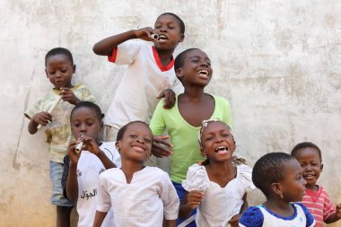 Accra, Gana genç mutlu şarkıcılar