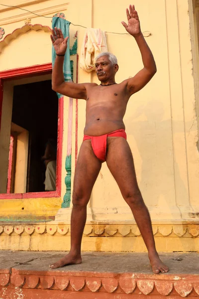 Pehlwan worstelaars in een kushti akhara in Varanasi, India — Stockfoto