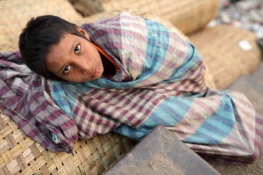 Tanımlanamayan sokak çocuğu 