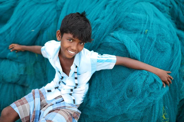 Giovane pescatore a Rameswaram, India . — Foto Stock