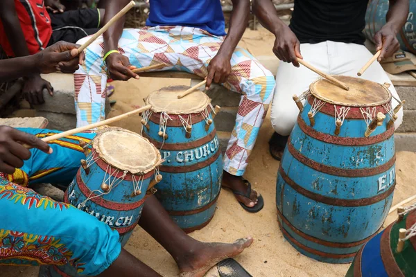 Közeli Kép Zenész Játszik Hagyományos Dob Tengerparton Accra Ghána — Stock Fotó