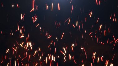 Karanlık bir arka plan üzerinde sparks