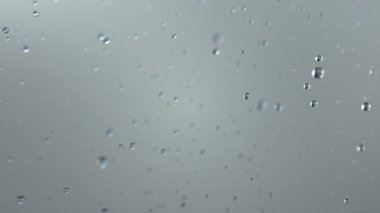 Güzel düşen yağmur damlaları.